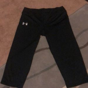 Black Under Armor capris